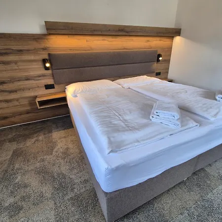 Stara Skola Hotel